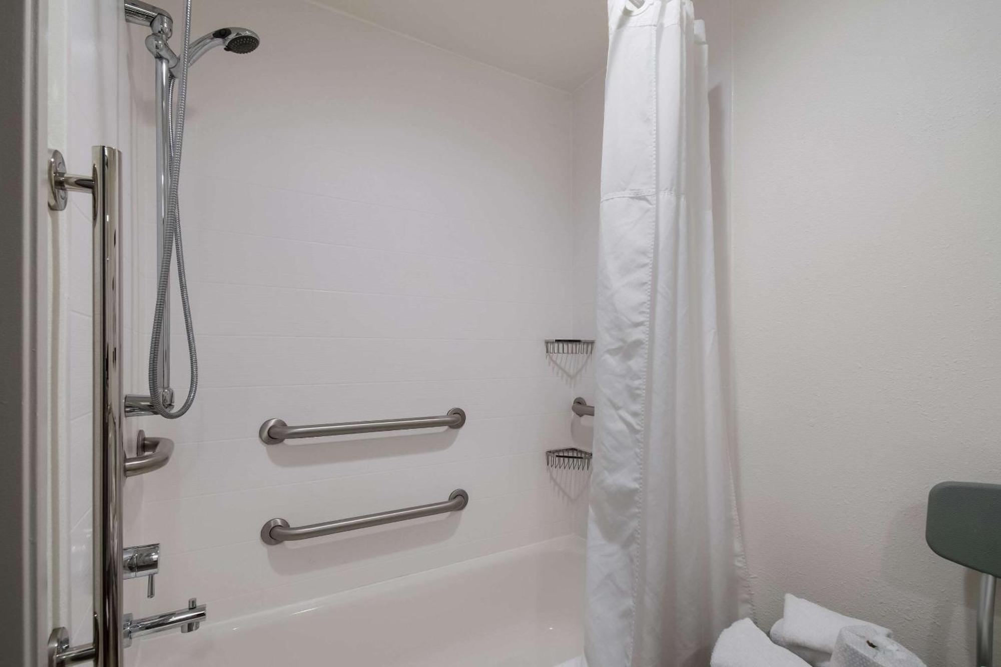 Country & By Radisson, Northeast - Hershey 3*