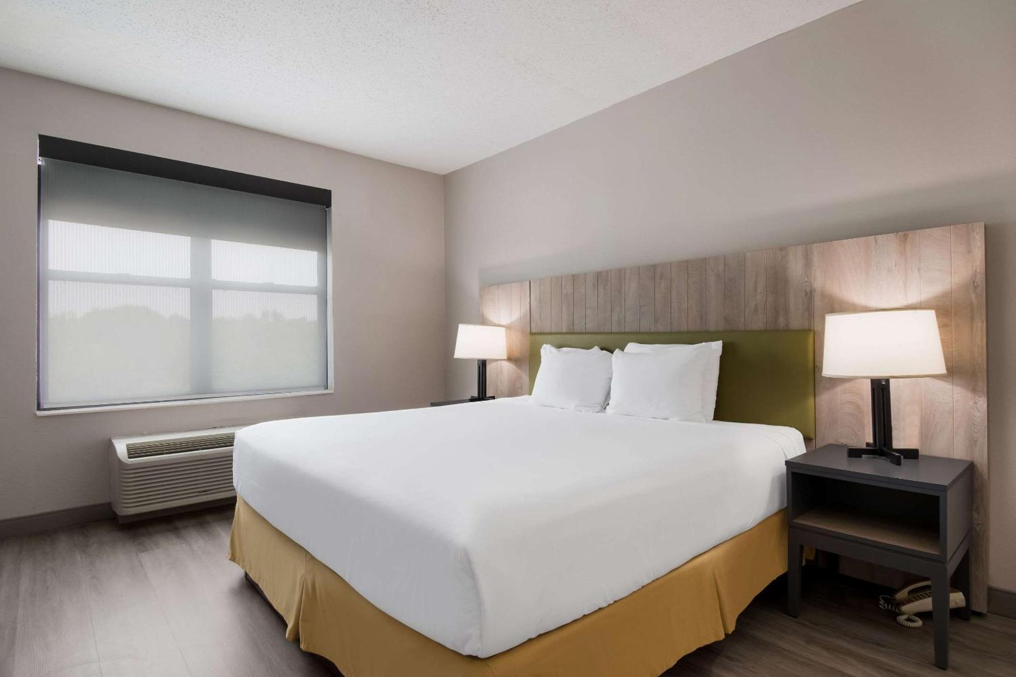 Country & By Radisson, Northeast - Hershey Inn
